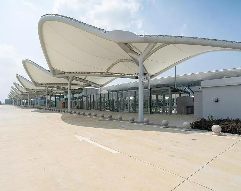 张拉索膜布局车棚要若何做好排水？