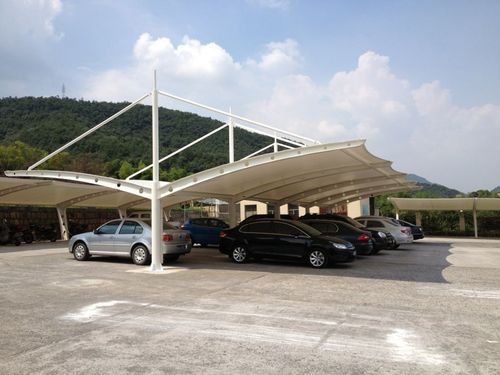 膜布局泊车棚