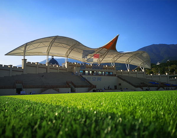 广东肇庆工商职业手艺大学膜布局体育看台